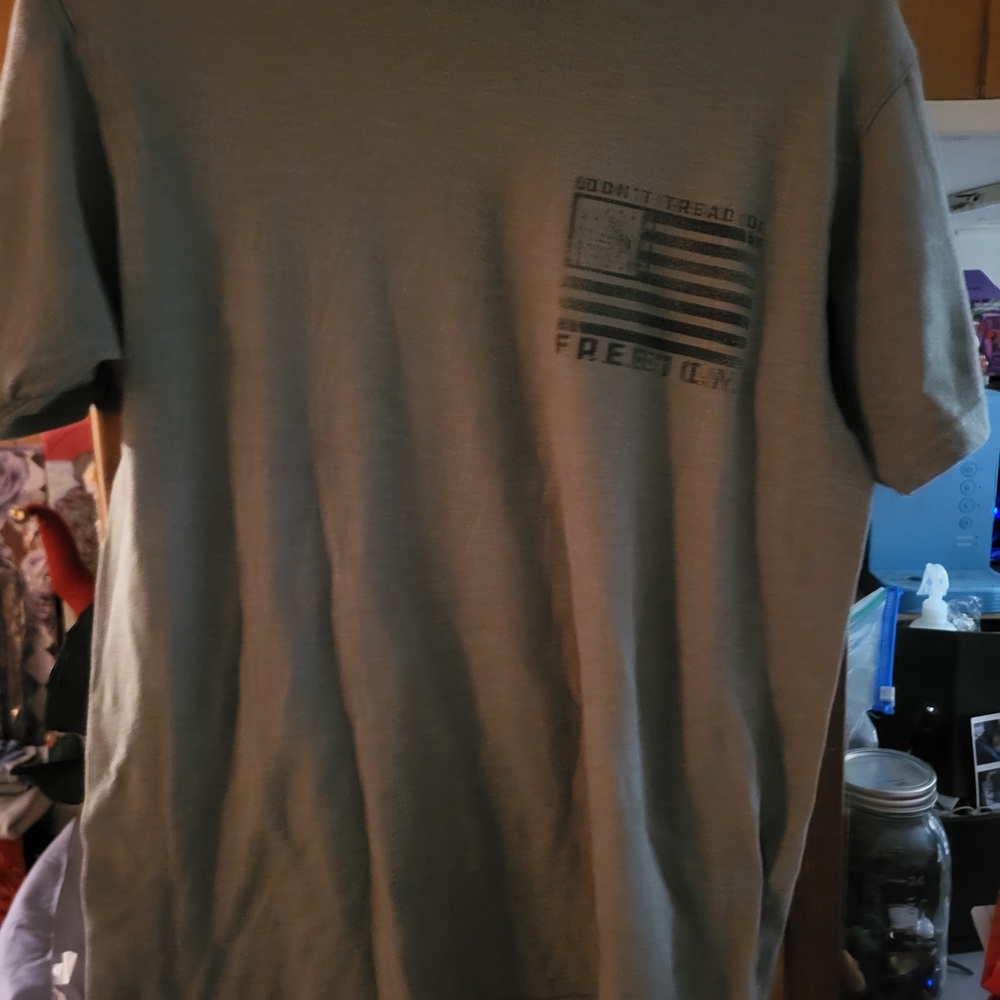 Men's Olive Green Short Sleeve Graphic Pocket Tee